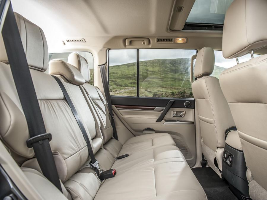  Mitsubishi Pajero Executive 2014 года  (фото 8 из 8)